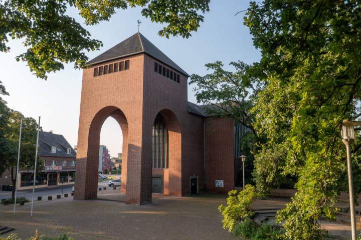 Die Kirche Heilig Kreuz