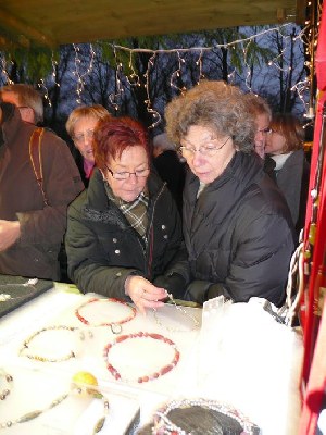 kfd-Liebfrauen-auf-dem-Weihnachtsmarkt-in-Moyland