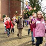 Gottesdienst für kleine Leute mit Palmweihe