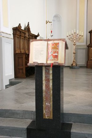 Neuer Ambo in der Liebfrauenkirche