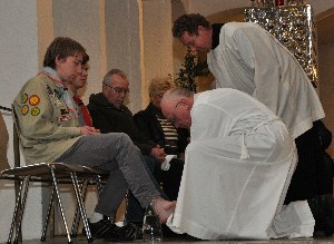 Abendmahlsfeier mit Fußwaschung am Gründonnerstag in Heilig Kreuz