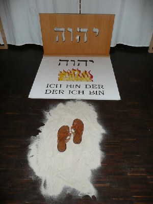 kfd-Liebfrauen-besucht-die-Ausstellung-Bibel-im-Zelt