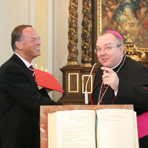 Pontifikalamt-zum-700-Stiftungstag-der-Liebfrauenkirche