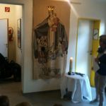 Jung und alt, groß und klein loben Maria