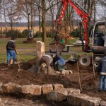Bau des Wasserspiels auf dem Spielplatz in Barlo