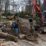 Bau des Wasserspiels auf dem Spielplatz in Barlo