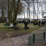 Firmanden helfen auf Spielplatz in Barlo