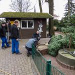 Firmanden helfen auf Spielplatz in Barlo