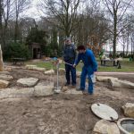 Firmanden helfen auf Spielplatz in Barlo