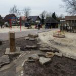 Firmanden helfen auf Spielplatz in Barlo