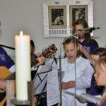 Kreuzbergspatzen singen bei der Erstkommunion