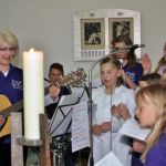 Kreuzbergspatzen singen bei der Erstkommunion
