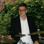 Illuminierter Pfarrgarten und entspannte Stimmung bei klasse Musik