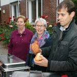 Illuminierter Pfarrgarten und entspannte Stimmung bei klasse Musik