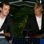 Illuminierter Pfarrgarten und entspannte Stimmung bei klasse Musik