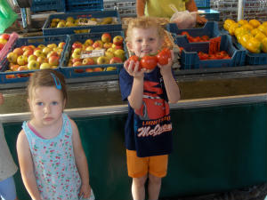 Hl-Kreuz-Kita-Kinder-auf-dem-Markt