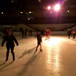 Kinderchor Herz-Jesu fährt zur Eissporthalle, Wesel