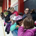 Kinderchor Herz-Jesu fährt zur Eissporthalle, Wesel