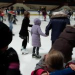 Kinderchor Herz-Jesu fährt zur Eissporthalle, Wesel