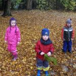 Herbstspaziergang der Hl. Kreuz Kita Kinder