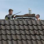 Arbeiten am Dach des Pfarrbüros gehen gut voran