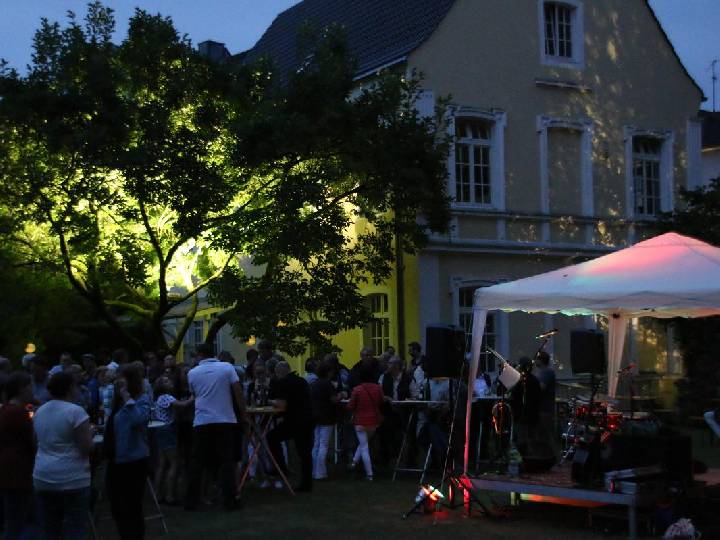 Musik und gute Stimmung beim Konzertabend im Pfarrgarten