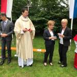 Messe mit Papierschwalben am Ententeich