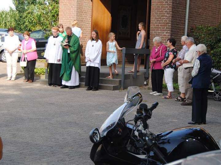 Hl. Messe mit Fahrzeugsegnung in St. Helena in Barlo