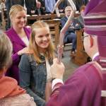 Weihbischof Dr. Hegge firmt 63 Jugendliche und Erwachsene