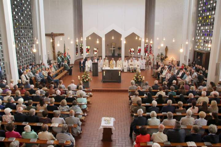 Bewegender Abschied von der Herz-Jesu-Kirche