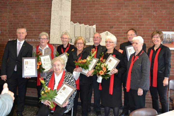 Zahlreiche-Ehrungen-beim-Caecilienfest-des-Herz-Jesu-Kirchenchores