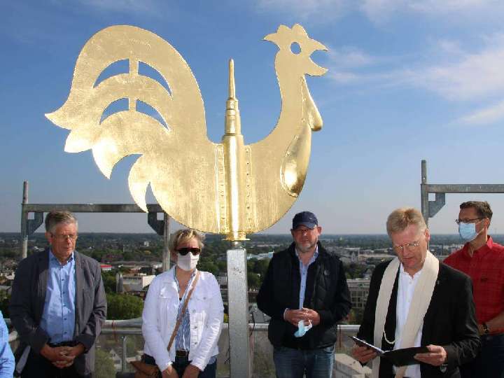 Knopffest - Turmkugel und Wetterhahn schmücken wieder die Turmspitze