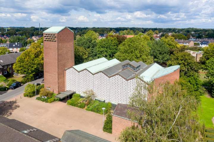 Rückbau der Herz Jesu-Kirche