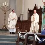 Herz-Jesu-Kirchenchor erhält Primiz-Segen und ehrt Chorleiterin Monika Hebing