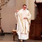 Herz-Jesu-Kirchenchor erhält Primiz-Segen und ehrt Chorleiterin Monika Hebing