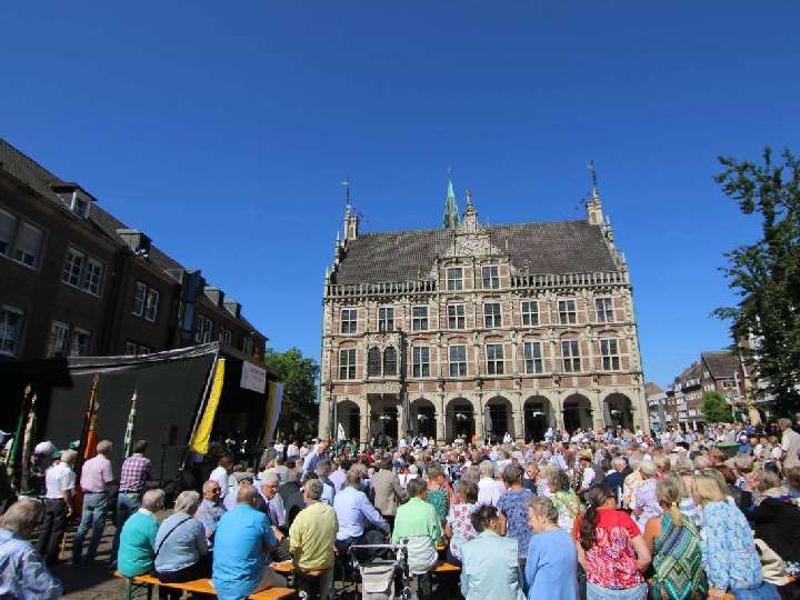 Gemeinsame Fronleichnamsfeier auf dem Marktplatz