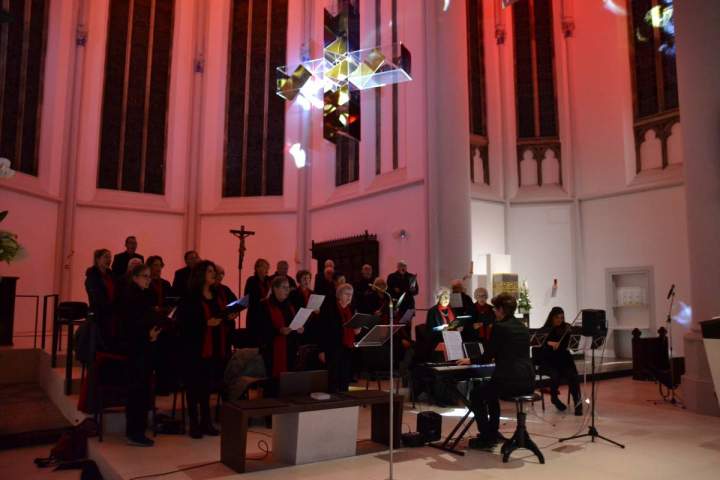 Taize-Lieder-zur-Nacht-der-offenen-Kirchen-in-Bocholt