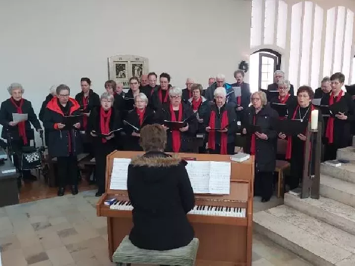 Kirchenchor-Herz-Jesu--Halleluja-lasst-uns-singen-