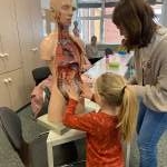 Die Schlaufüchse des FZ Herz Jesu besuchen die Krankenpflegeschule 