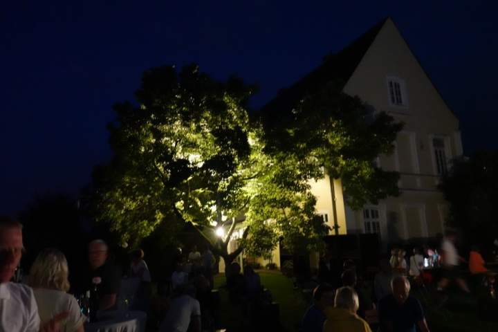 Picknick-und-Gesang-am-Turm-zum-Patronatsfest-Liebfrauen
