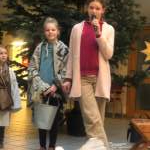 Krippenspiel mit dem Kinderchor Herz-Jesu: Ein Esel erlebt die Geburt des Herrn
