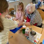 Wir backen leckere Frühlingskekse im FZ Herz Jesu!