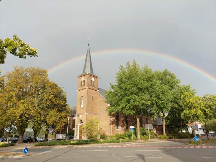 Doppeljubilaeum-200-Jahre-St-Helena-Kirche--125-Jahre-Kirchenchor-St-Helena