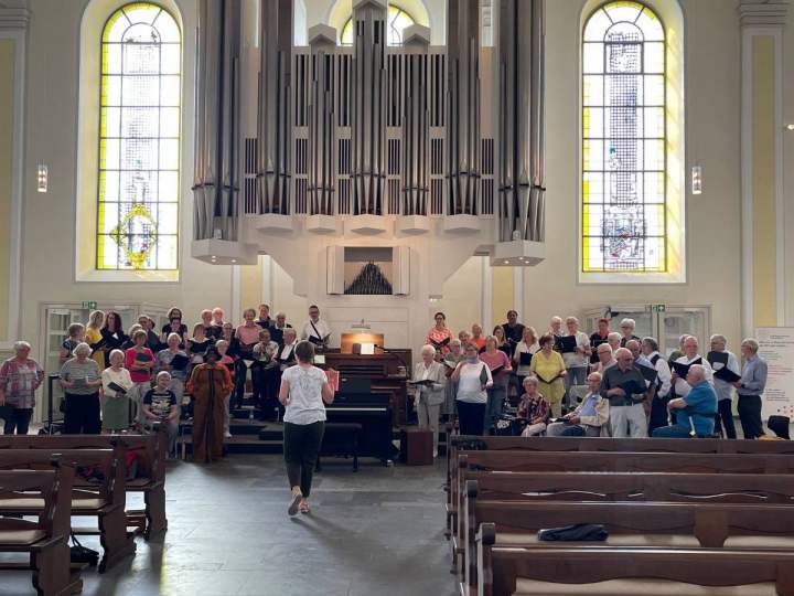 Sommer-Chor-Projekt singt die Karl-Kraft-Messe in ES