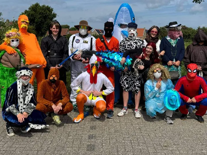 Sonntags auf Ameland: Betreuendensuche, Party, lecker Essen und Gottesdienst