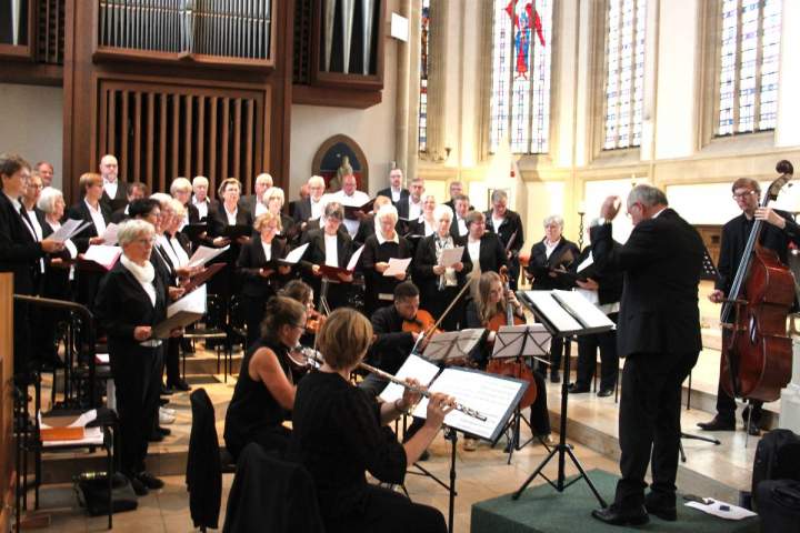 Festhochamt mit traditionellem Kerzenopfer in St. Georg