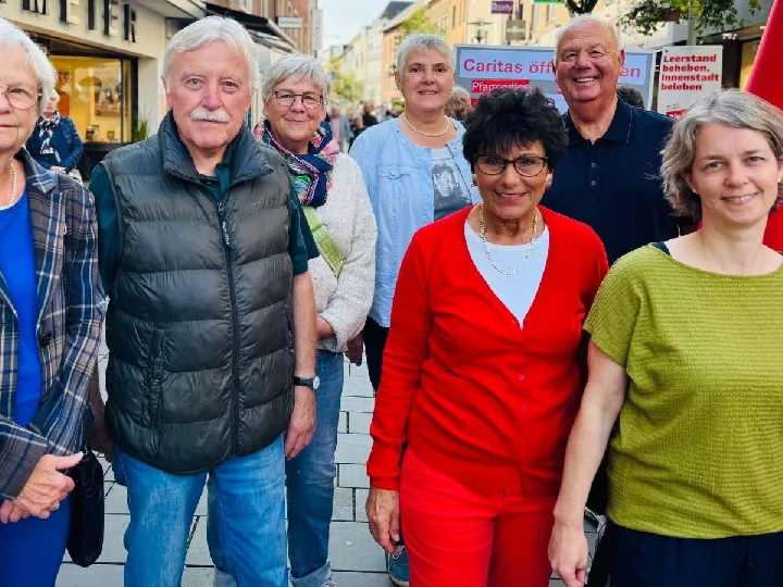 Mit Herz für andere: Ehrenamtliche bringen Caritas auf den Markt