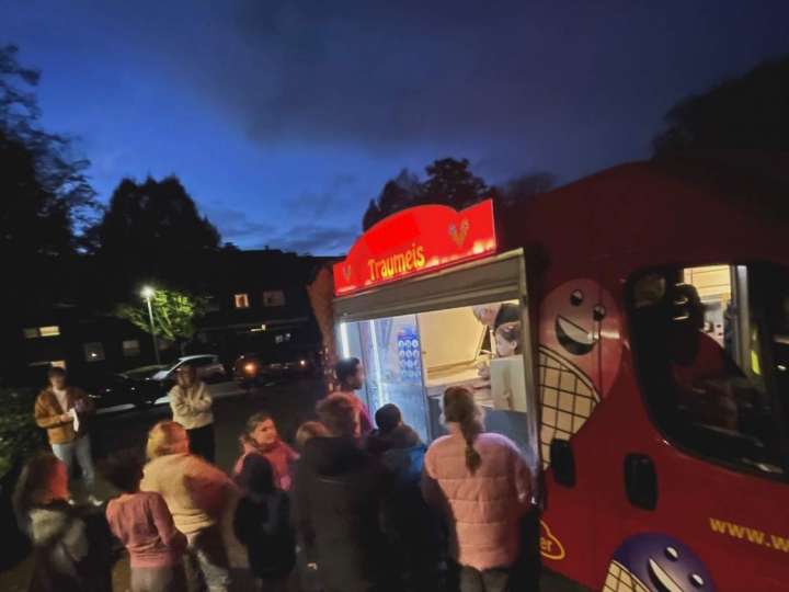 Kleine-Saengerundndash-grosse-Freude-Kinderchor-Herz-Jesu-wird-ueberrascht-