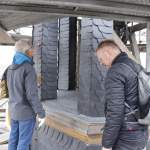 Der Hahn ist wieder auf dem Dach