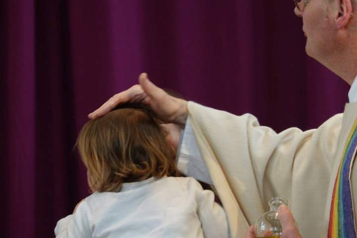 Familienmesse-Im-Zeichen-des-Regenbogens-